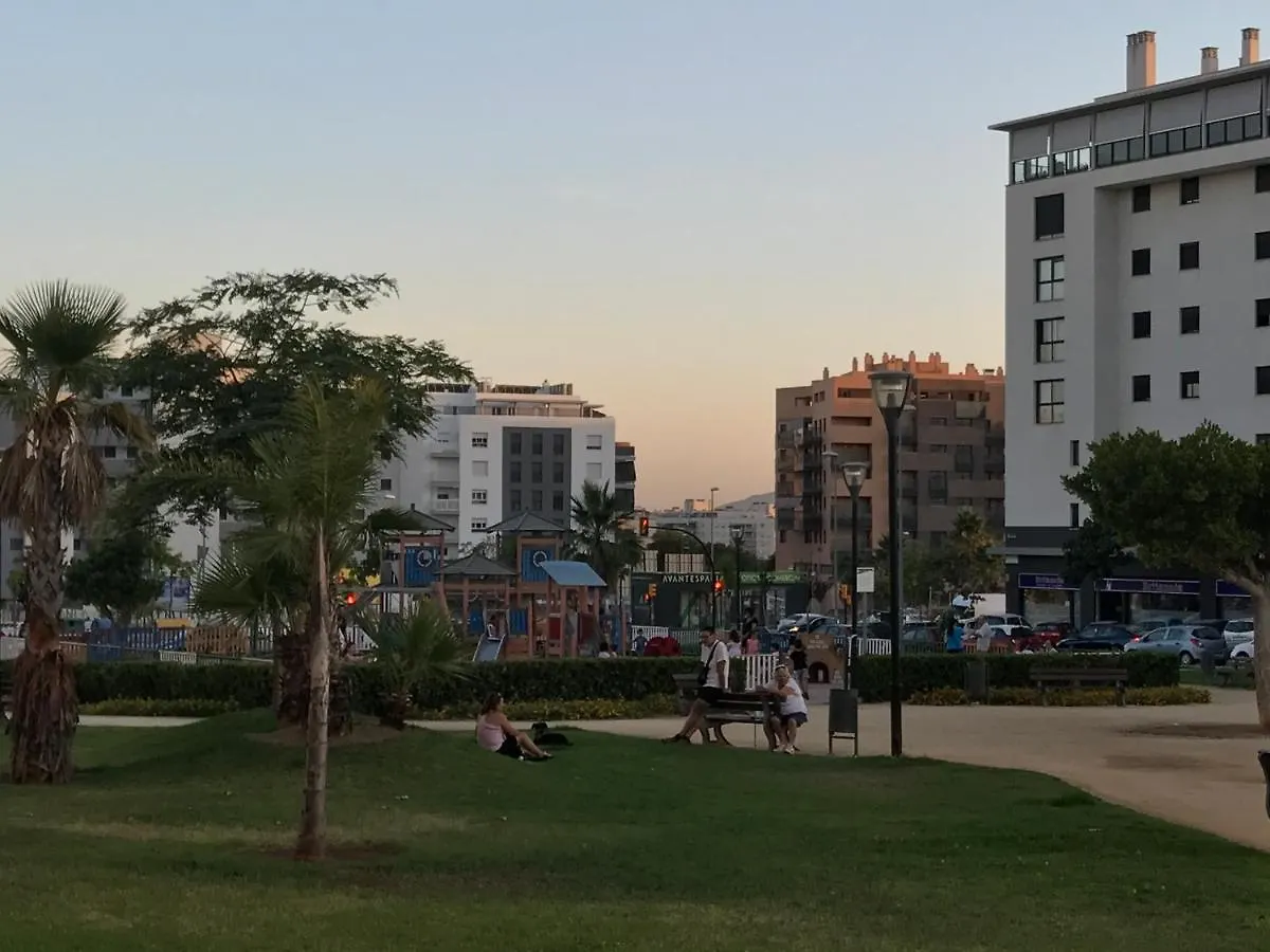 Apartamento Teatinos con piscina espectacular, aire acondicionado en salón-comedor y ventiladores en habitaciones Málaga