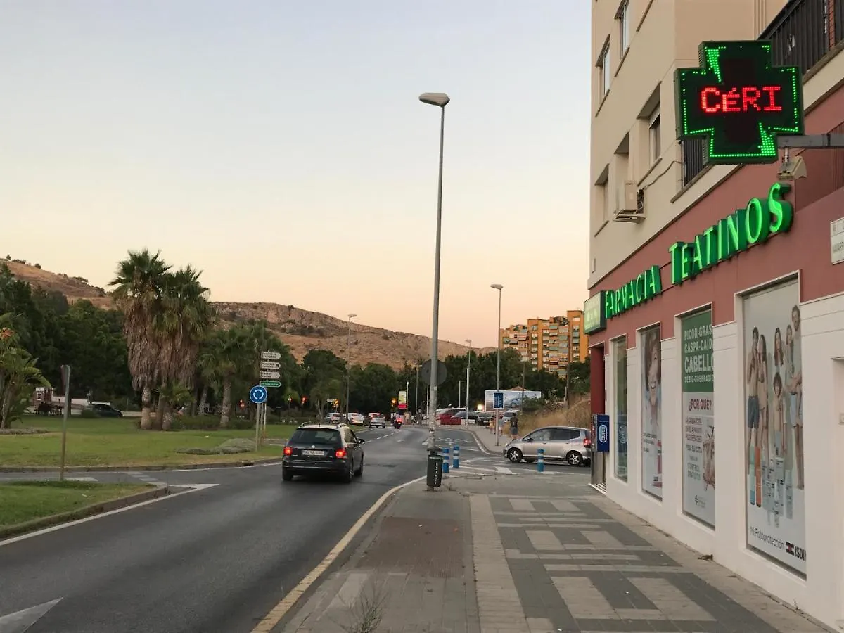 Apartamento Teatinos con piscina espectacular, aire acondicionado en salón-comedor y ventiladores en habitaciones Málaga
